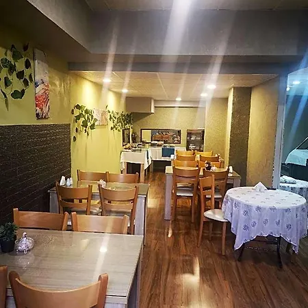 Hotel Ador Troia