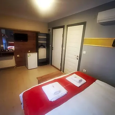 Hotel Ador Troia 3*