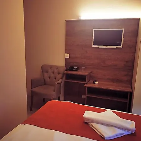 Hotel Ador Troia