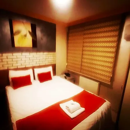 Hotel Ador Troia